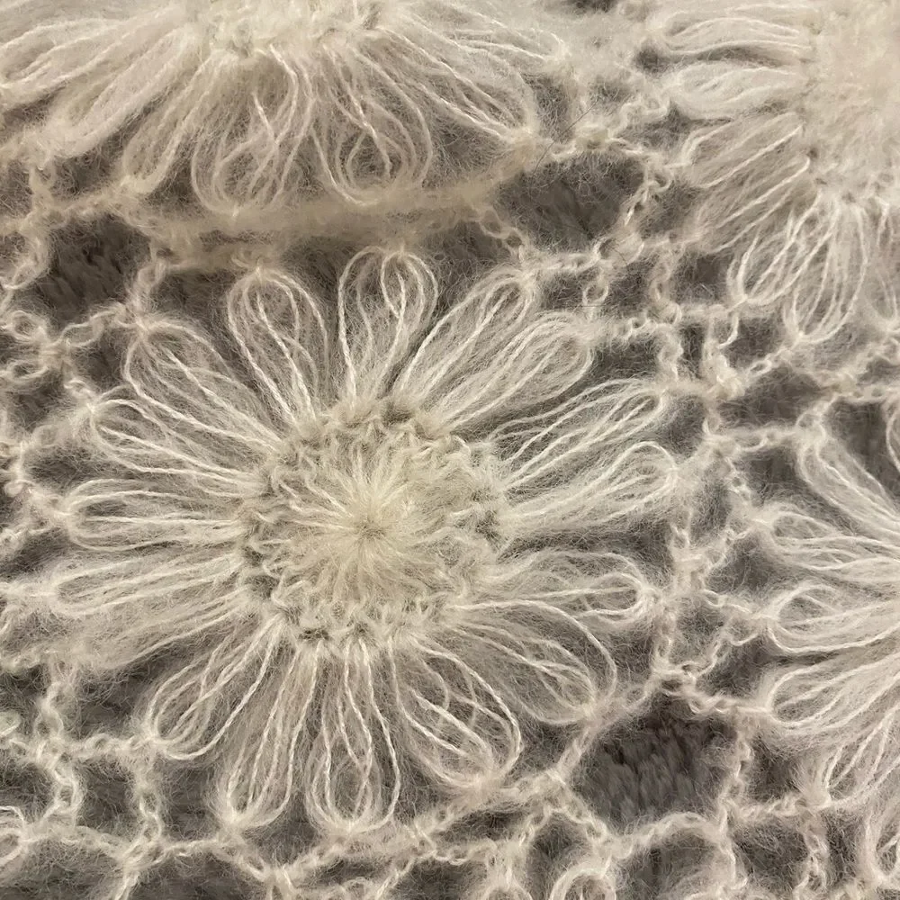 Gertz 100% acrylic knitted shawl, made in Japan 🇯🇵